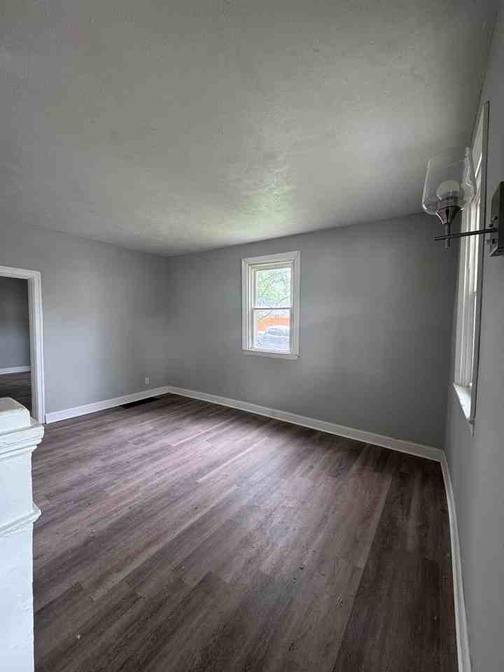 551 Ross Ave - Photo 2 of 8