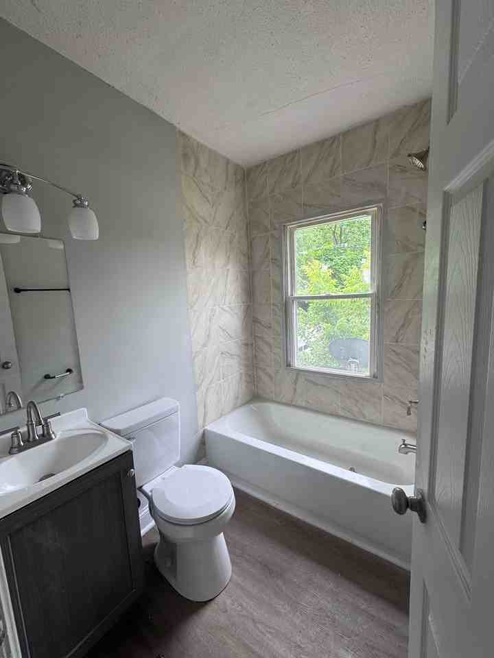 551 Ross Ave - Photo 5 of 8