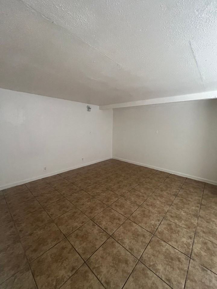 1236 Vito Ave - Photo 4 of 6