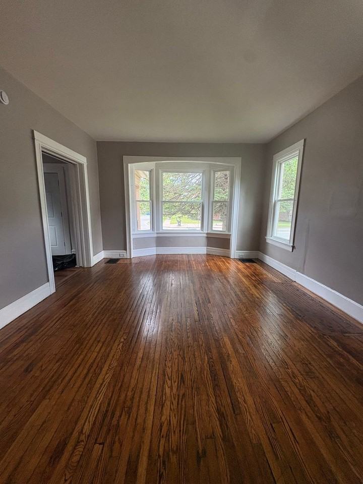 678 Genesee St - Photo 3 of 16