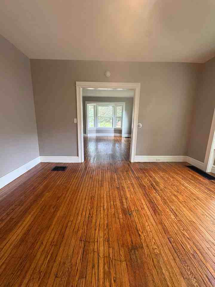 678 Genesee St - Photo 5 of 16