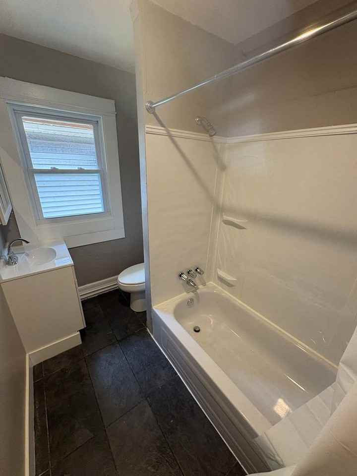 678 Genesee St - Photo 6 of 16