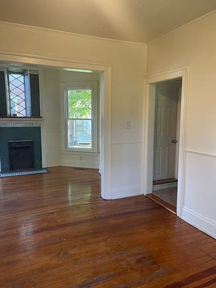 321 S Main St - Photo 3 of 10