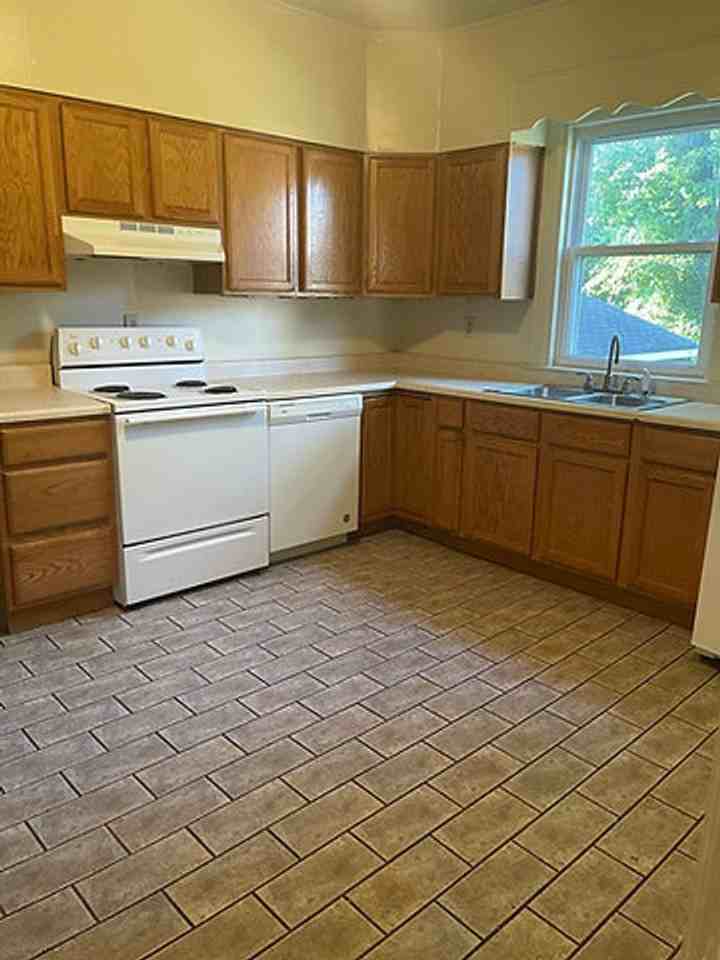 321 S Main St - Photo 4 of 10