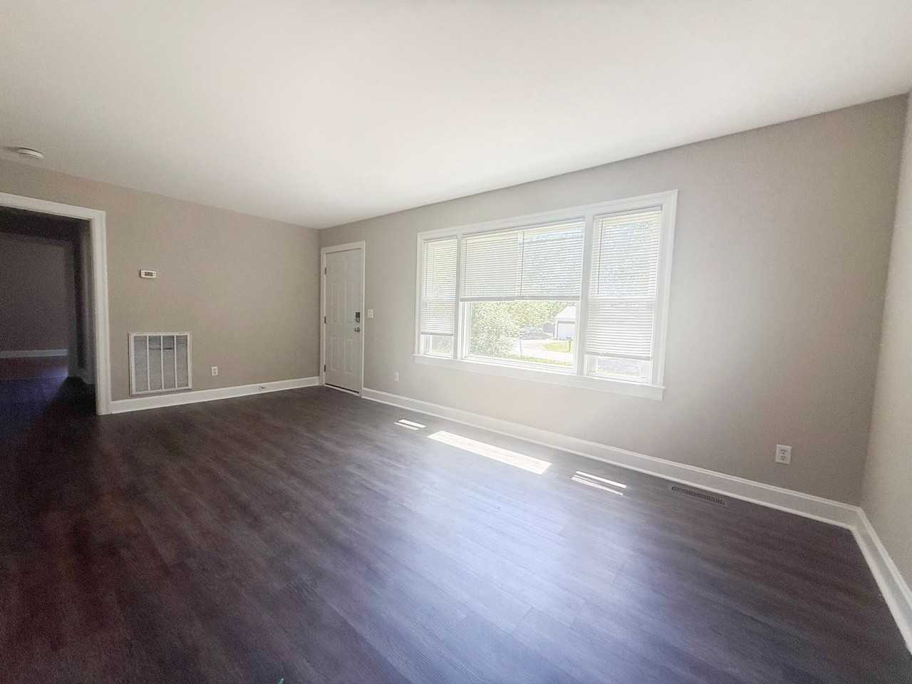 1335 Woodland Ave - Photo 4 of 23