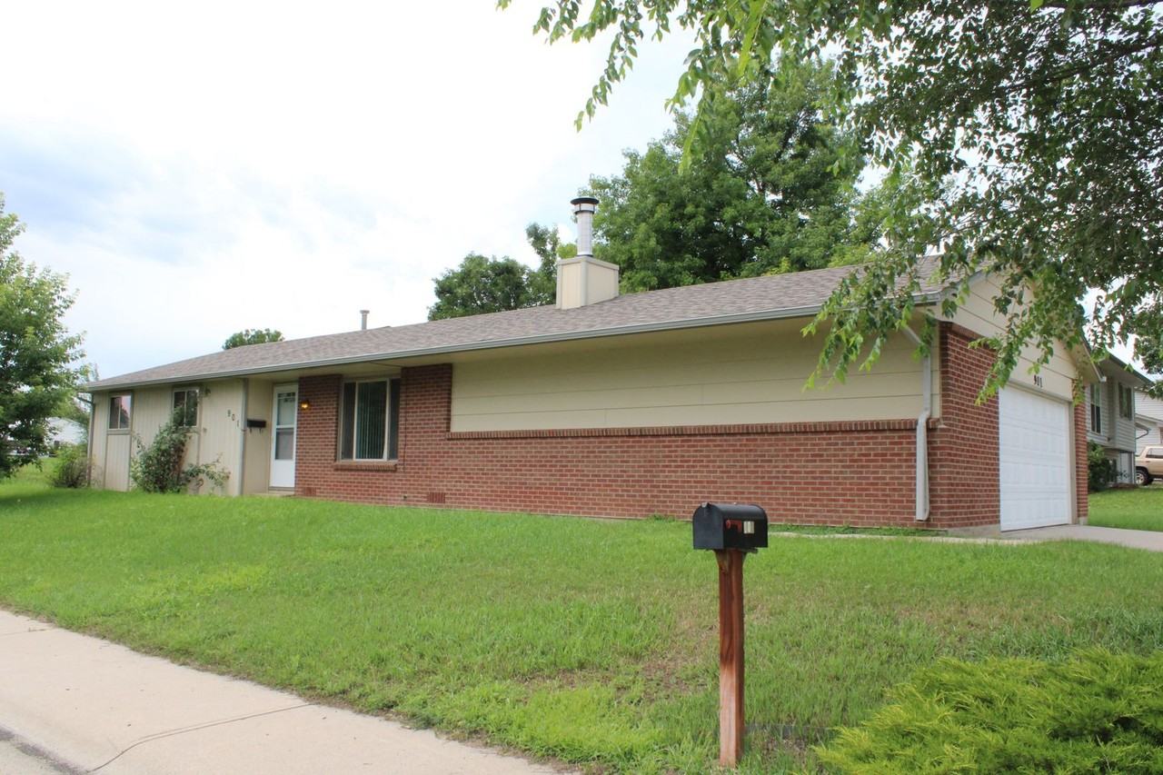 901 Gallup Rd - Photo 2 of 8