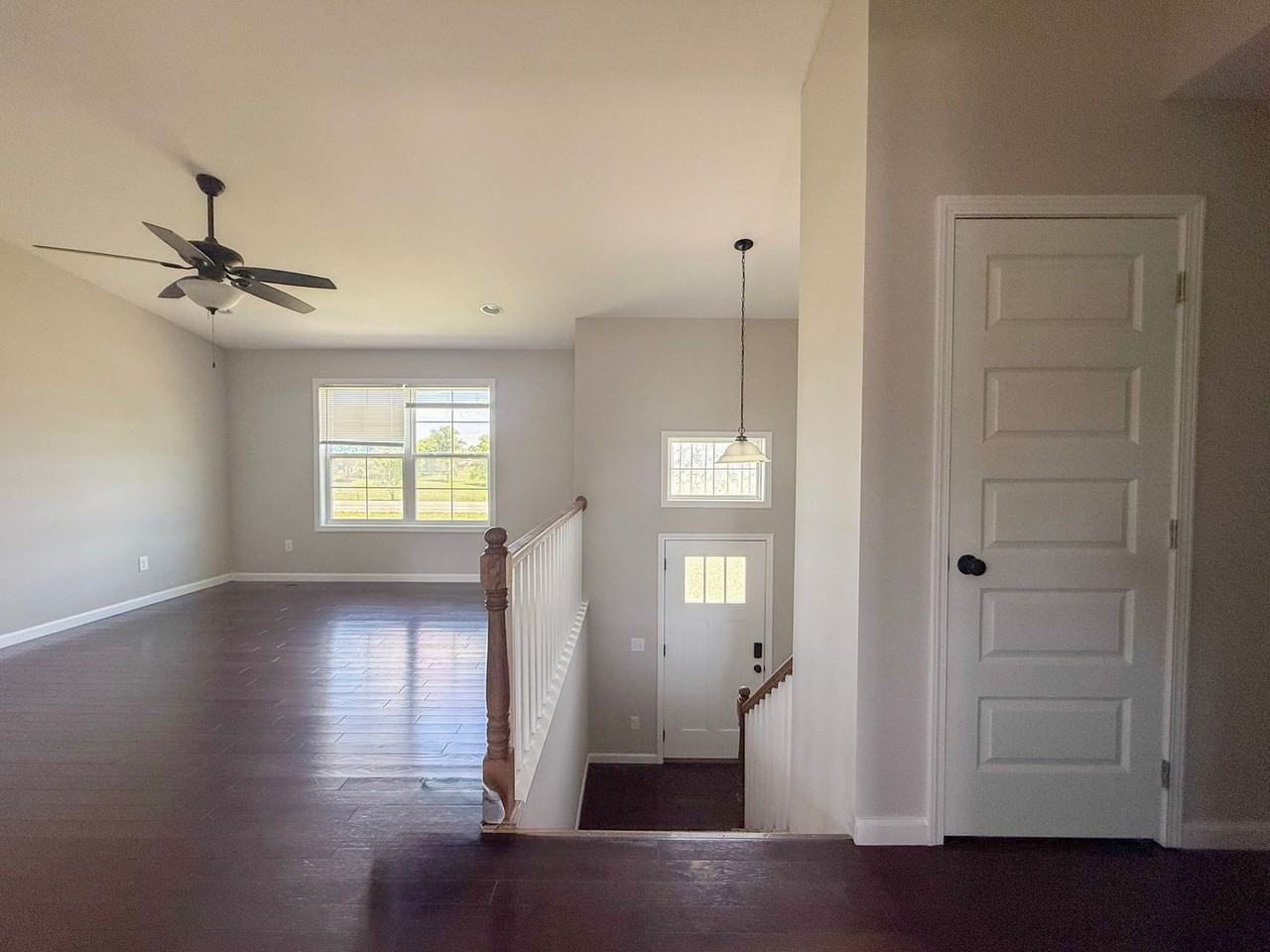 505 Holladay Rd - Photo 3 of 32