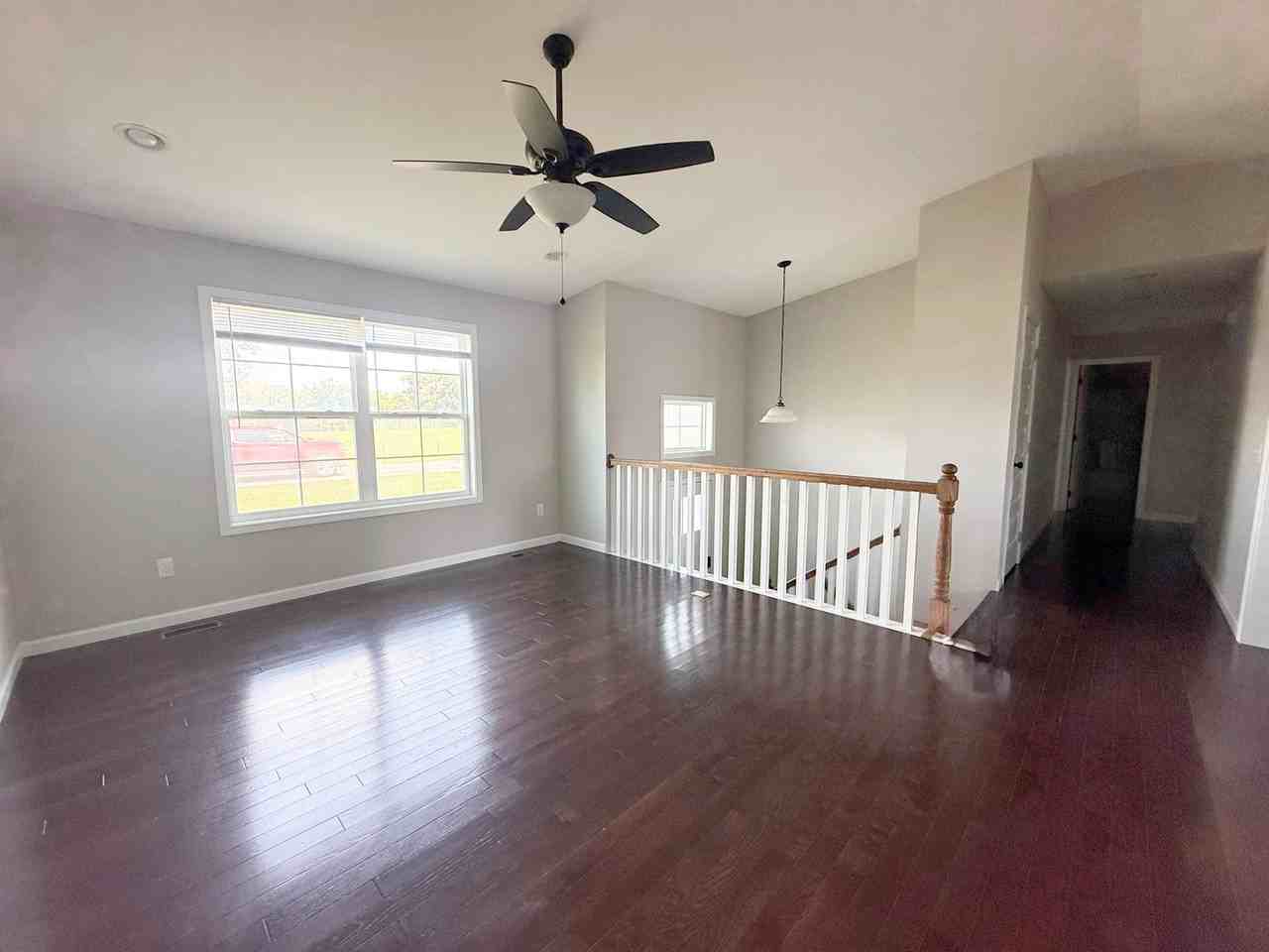 505 Holladay Rd - Photo 5 of 32