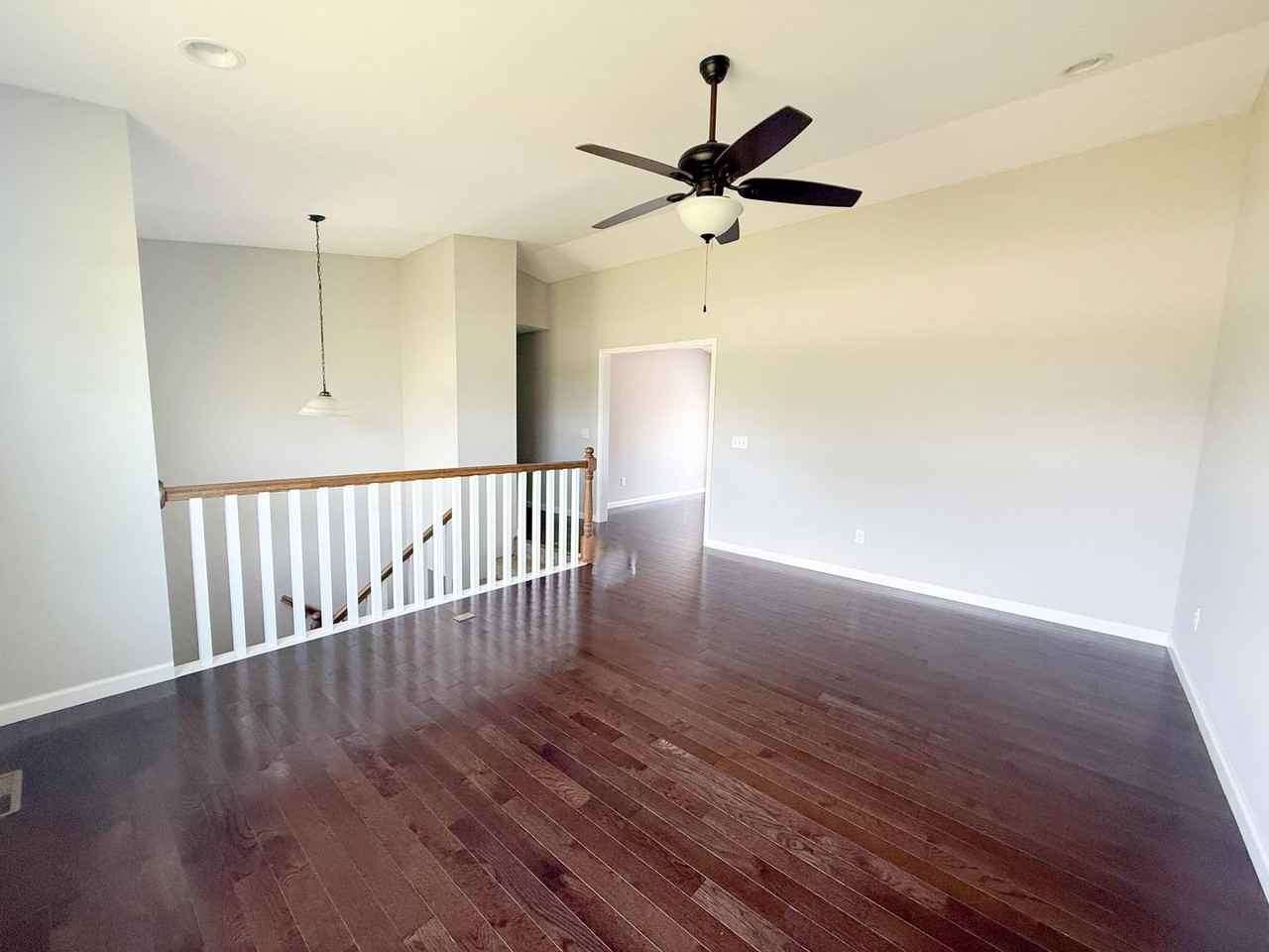 505 Holladay Rd - Photo 6 of 32