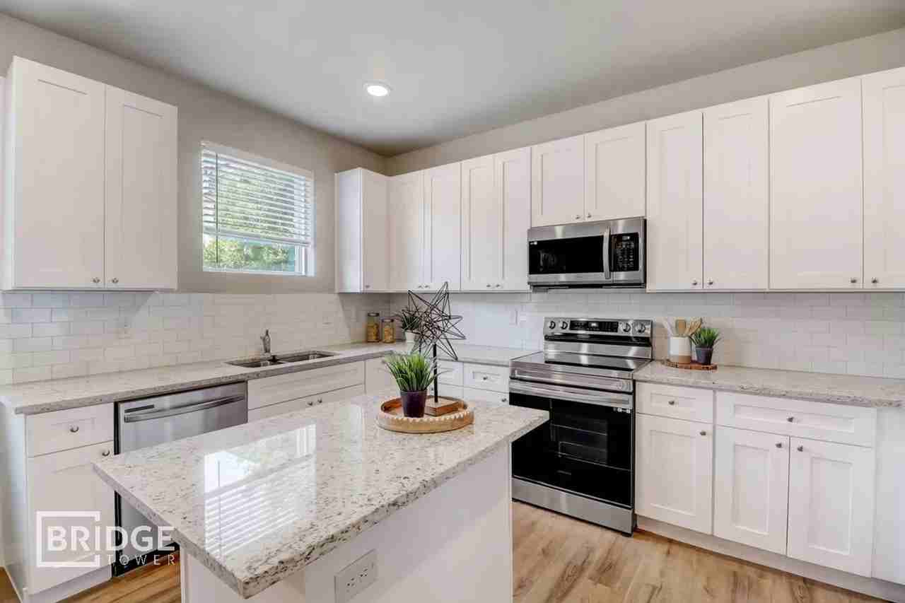 1268 Sunnyvale Ln - Photo 2 of 17