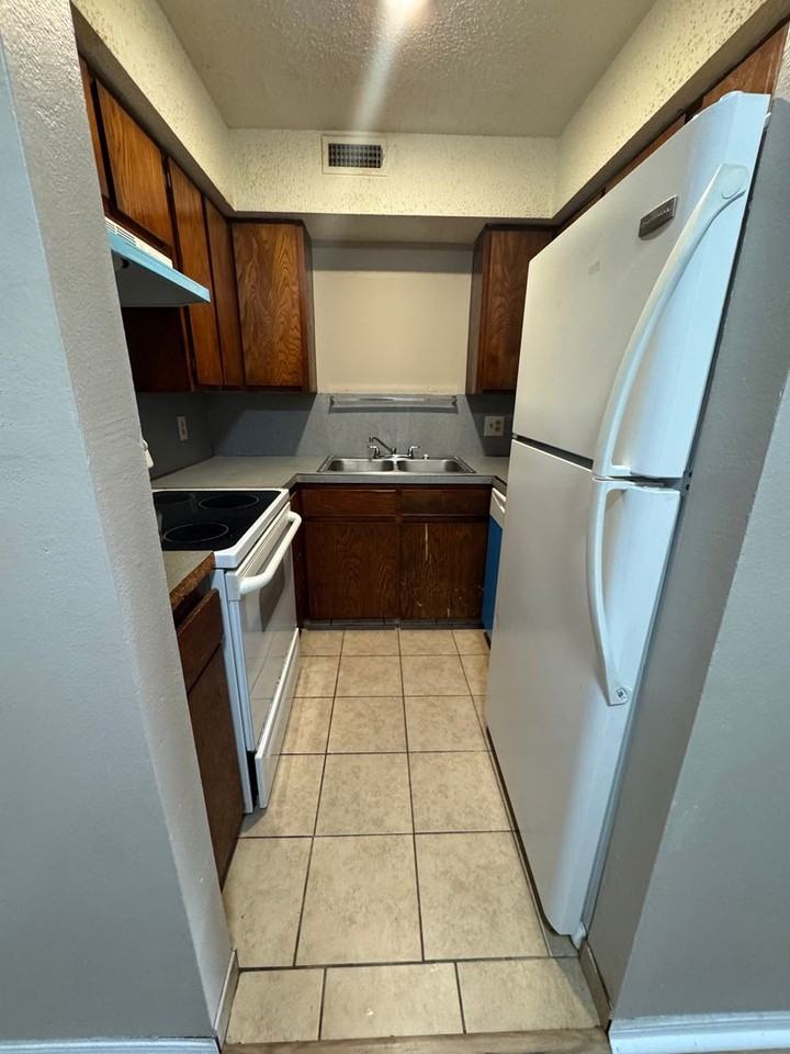 EastRidge Apartments - Photo 3 of 12