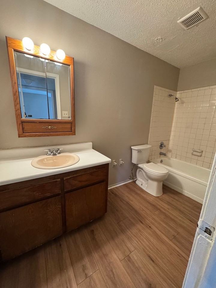 EastRidge Apartments - Photo 5 of 12