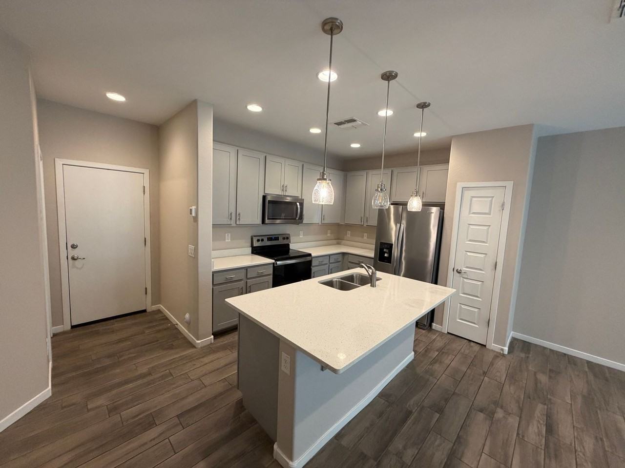 6106 S Roosevelt St - Photo 2 of 16