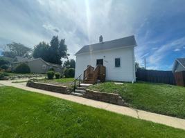 featured image of 303 S 4th St