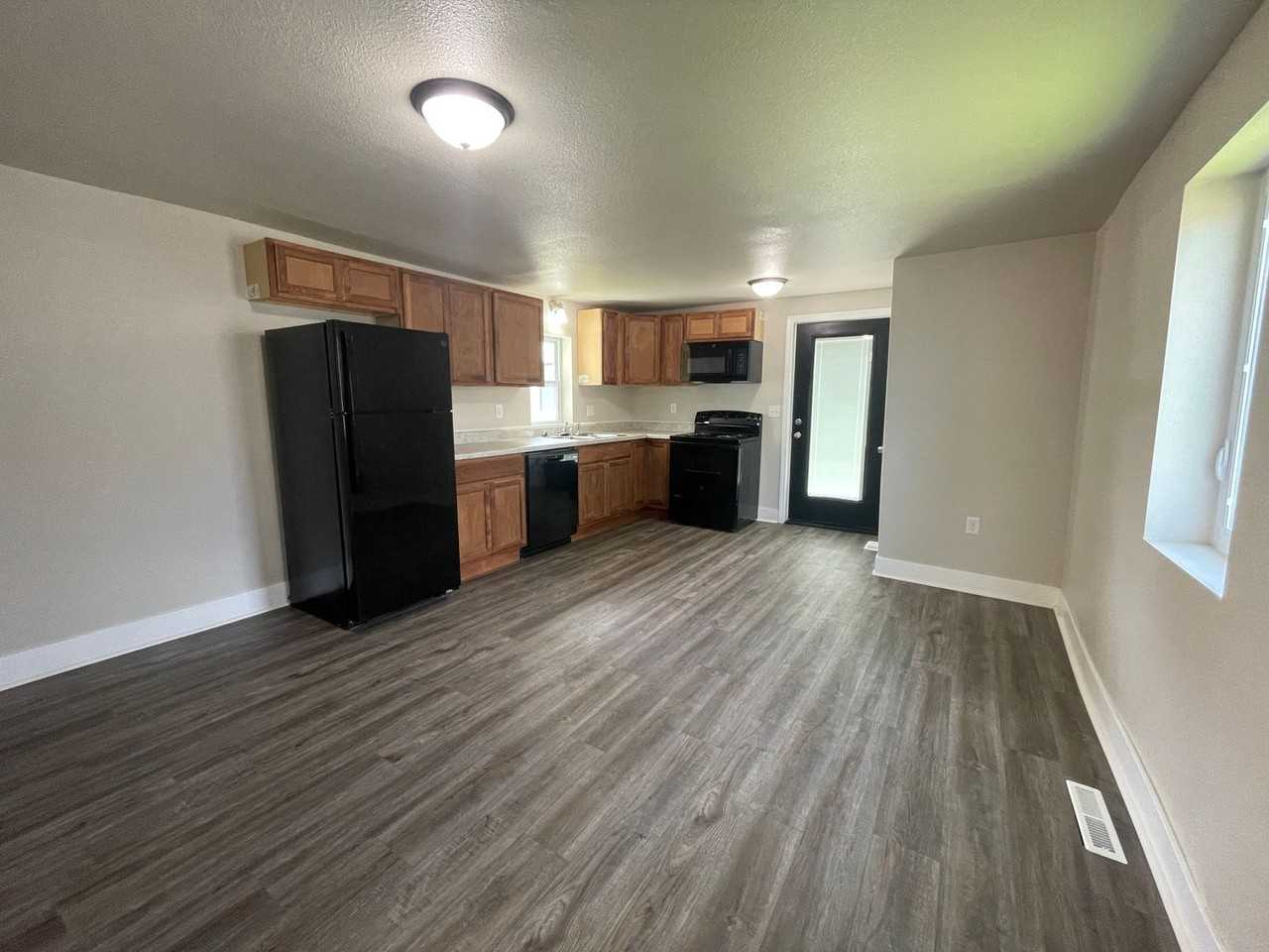 303 S 4th St - Photo 2 of 11