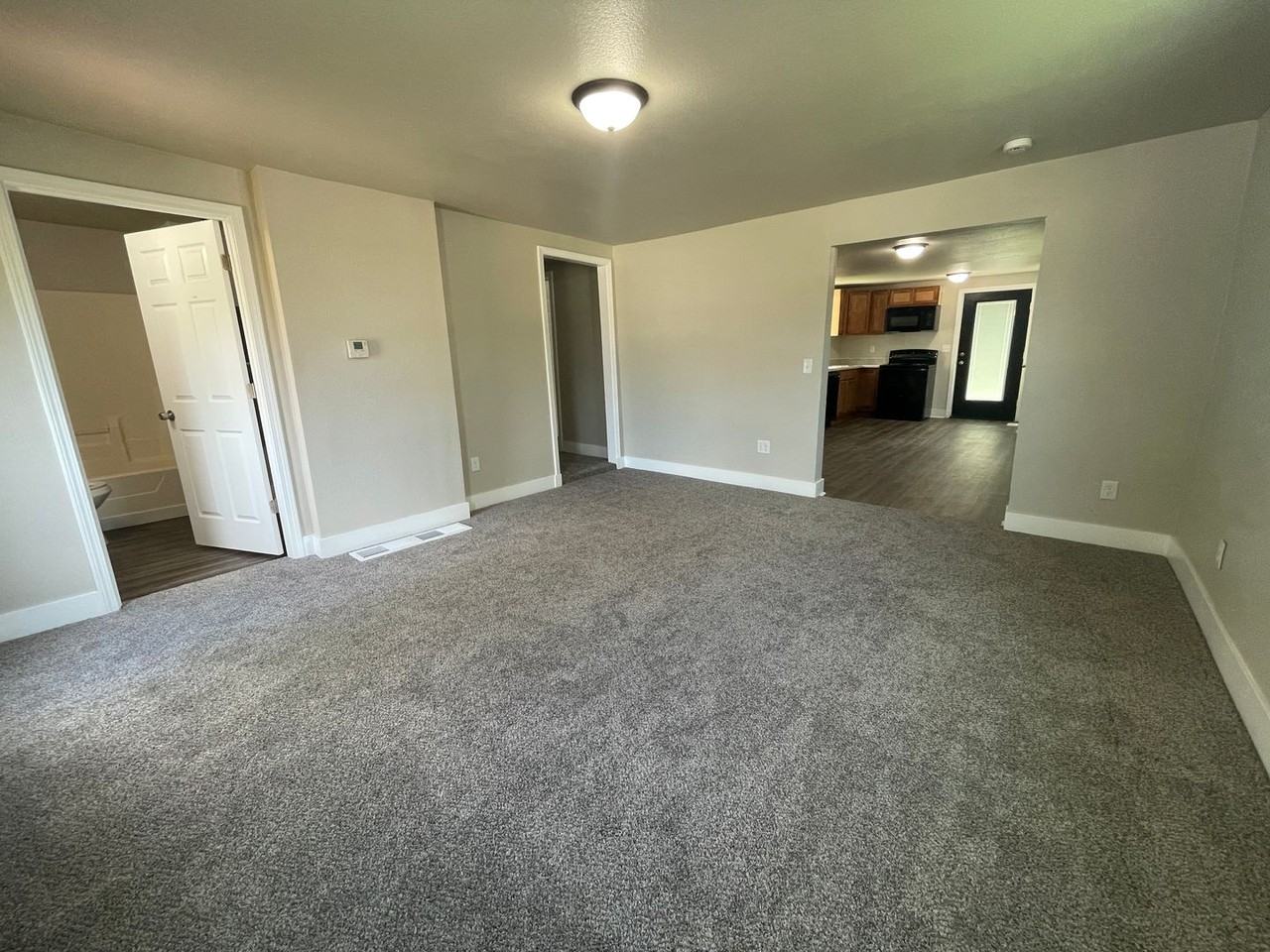 303 S 4th St - Photo 4 of 11