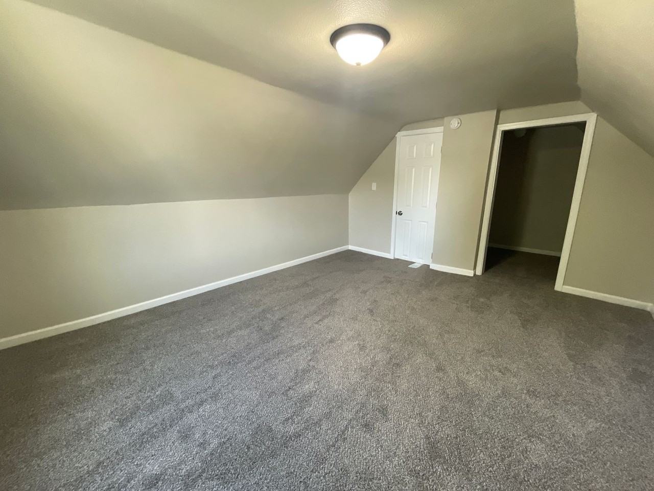 303 S 4th St - Photo 7 of 11