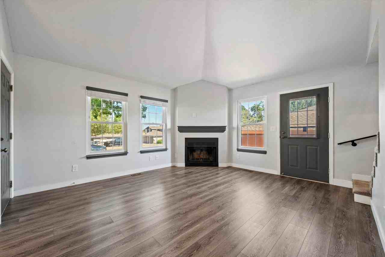 5612 W Center Ave - Photo 7 of 30