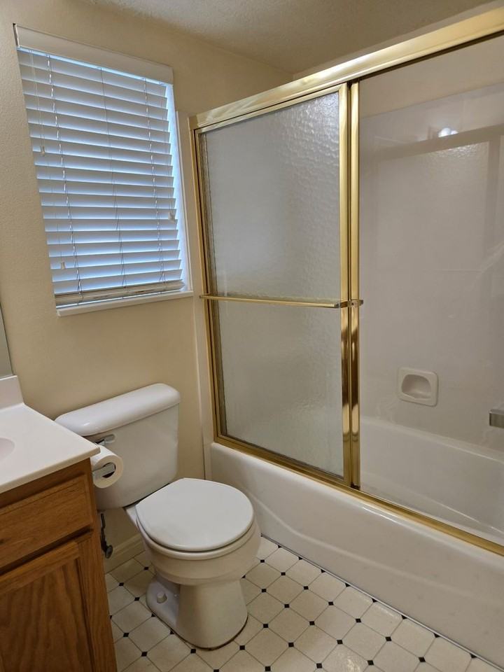 689 N 340 W - Photo 3 of 16