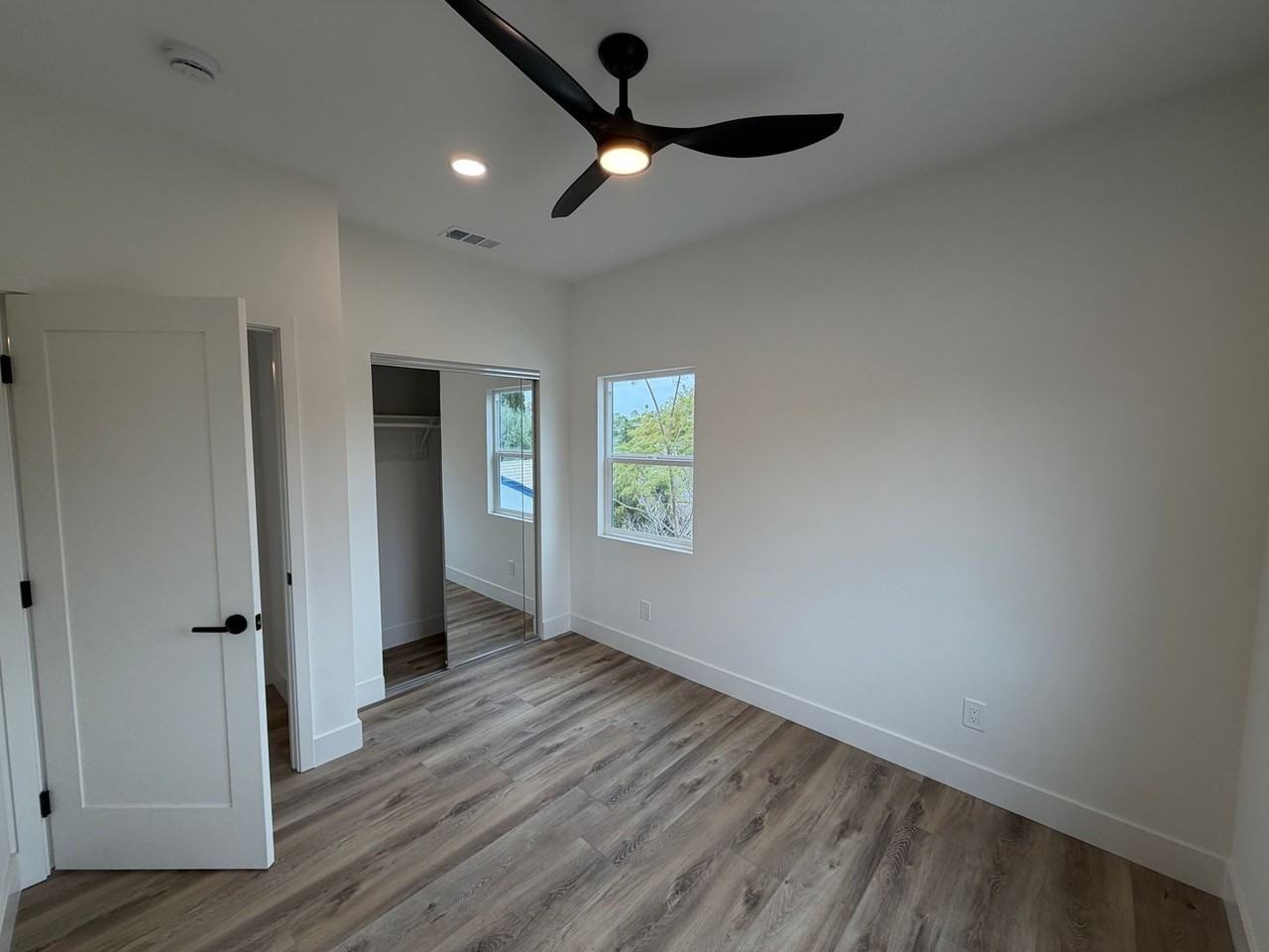 5159 Catoctin Dr - Photo 3 of 12