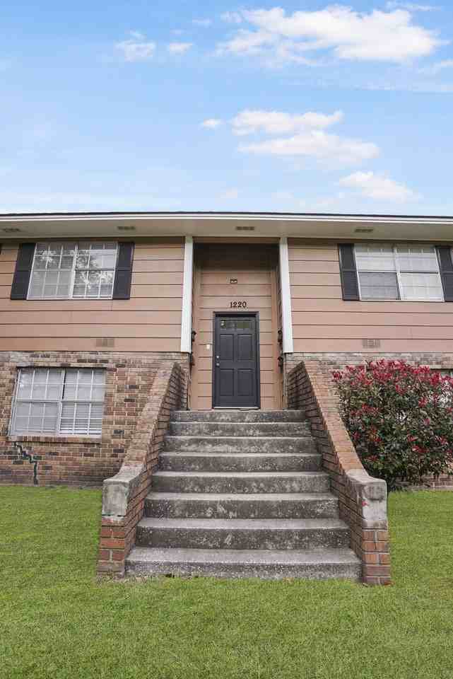 1220 E Victory Dr - Photo 3 of 38