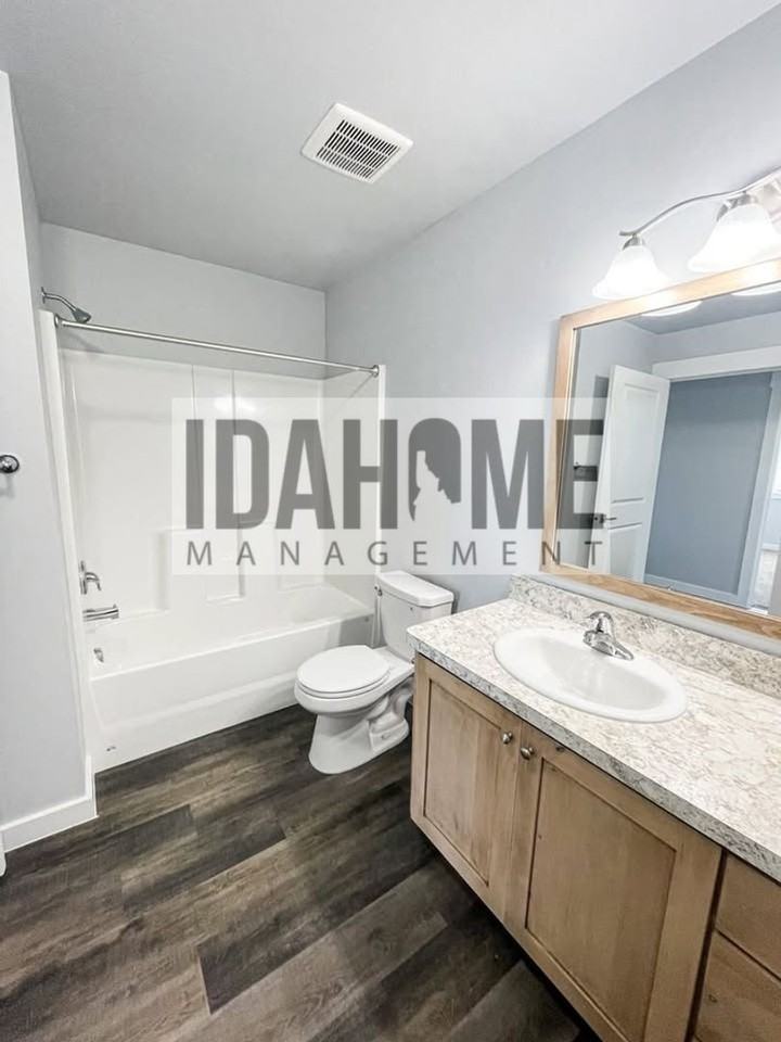 1242 Sawtooth St - Photo 2 of 6
