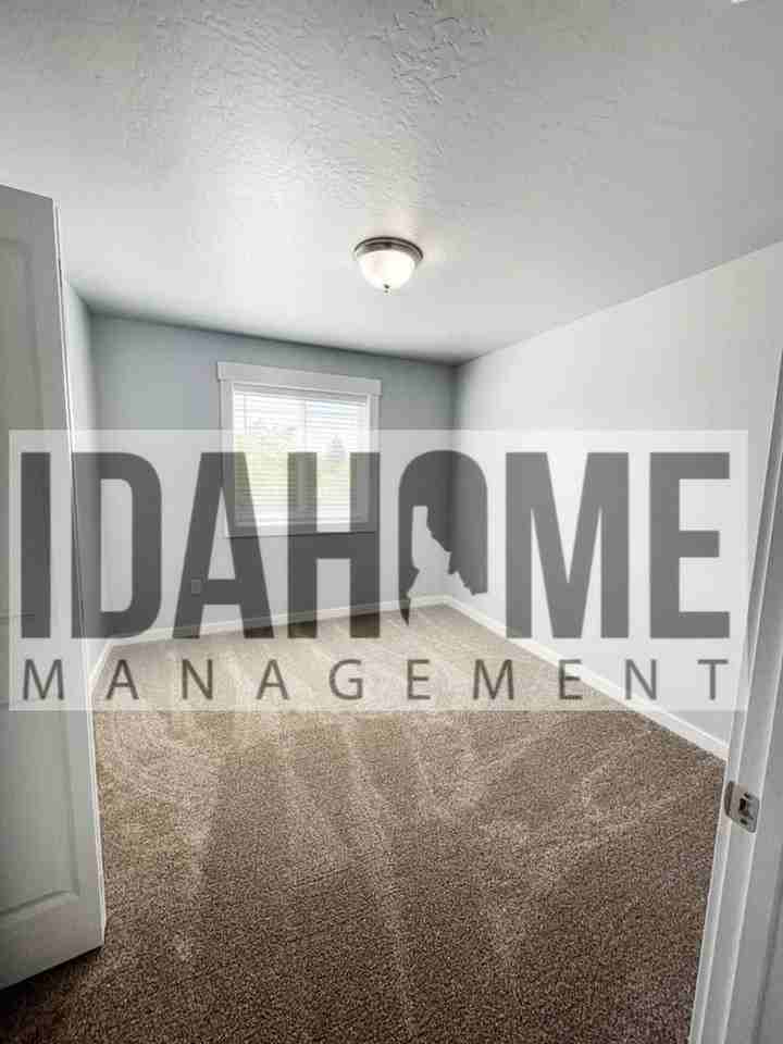 1242 Sawtooth St - Photo 6 of 6