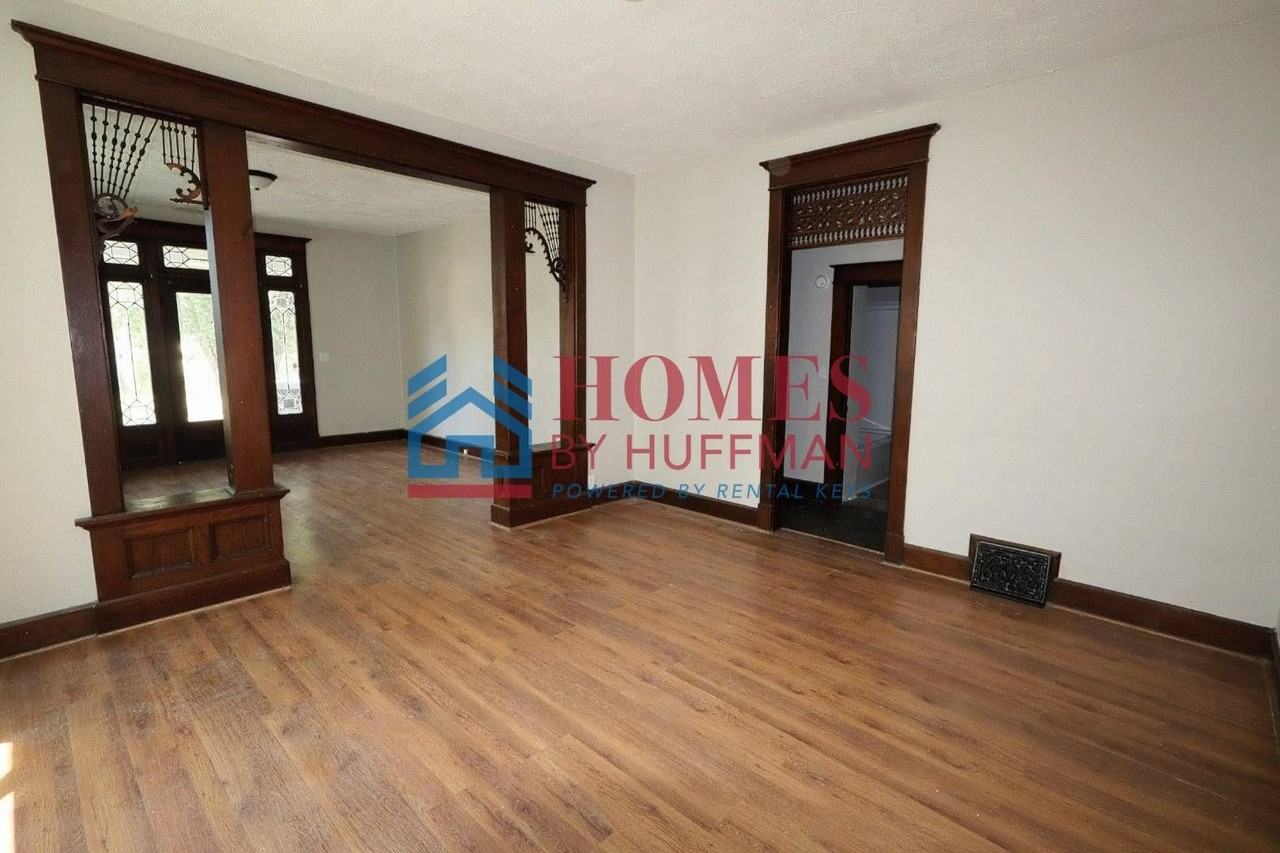 610 E Gum St - Photo 7 of 25