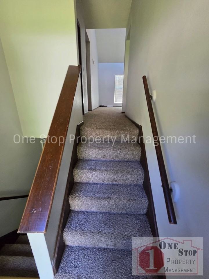 17301 E 49th Street Ct S - Photo 2 of 18