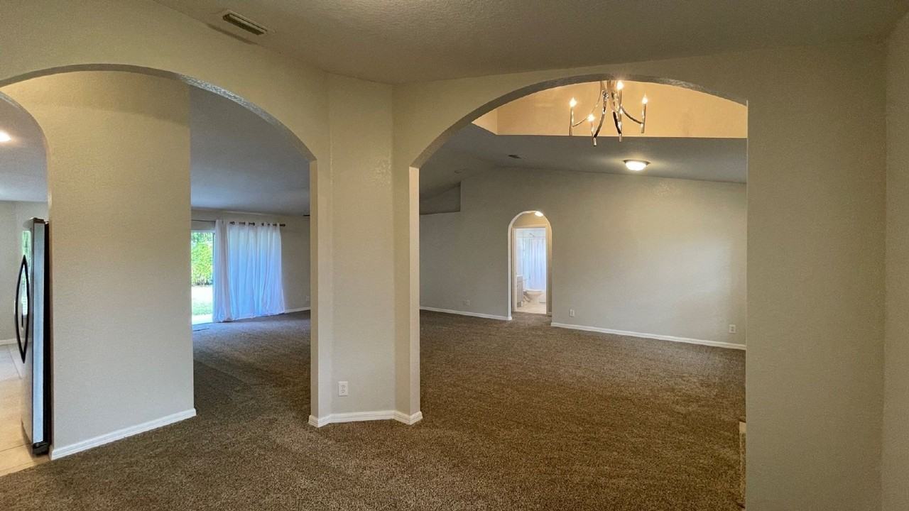 517 Sw Paar Dr - Photo 6 of 21