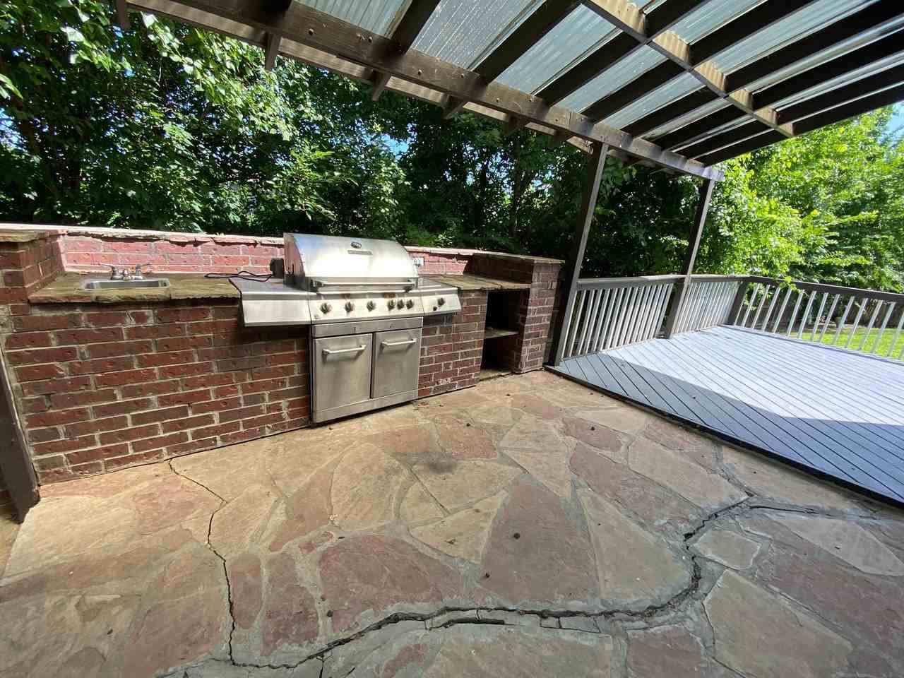 10703 E 65th St - Photo 2 of 28