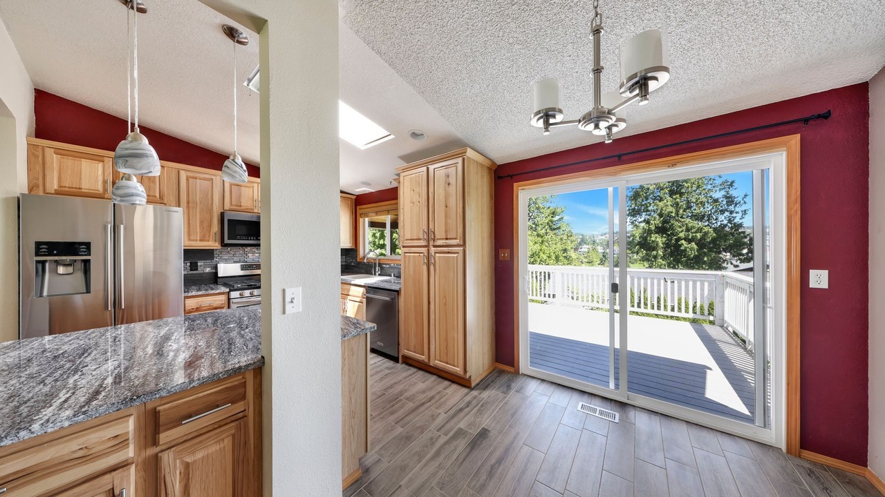 6127 Parkside Dr - Photo 4 of 19