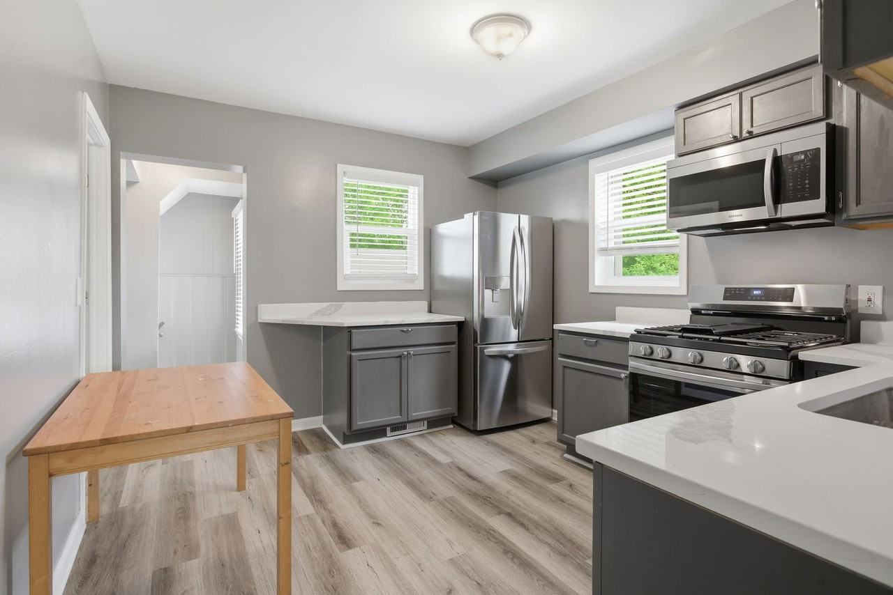 23060 Bernard St - Photo 3 of 40