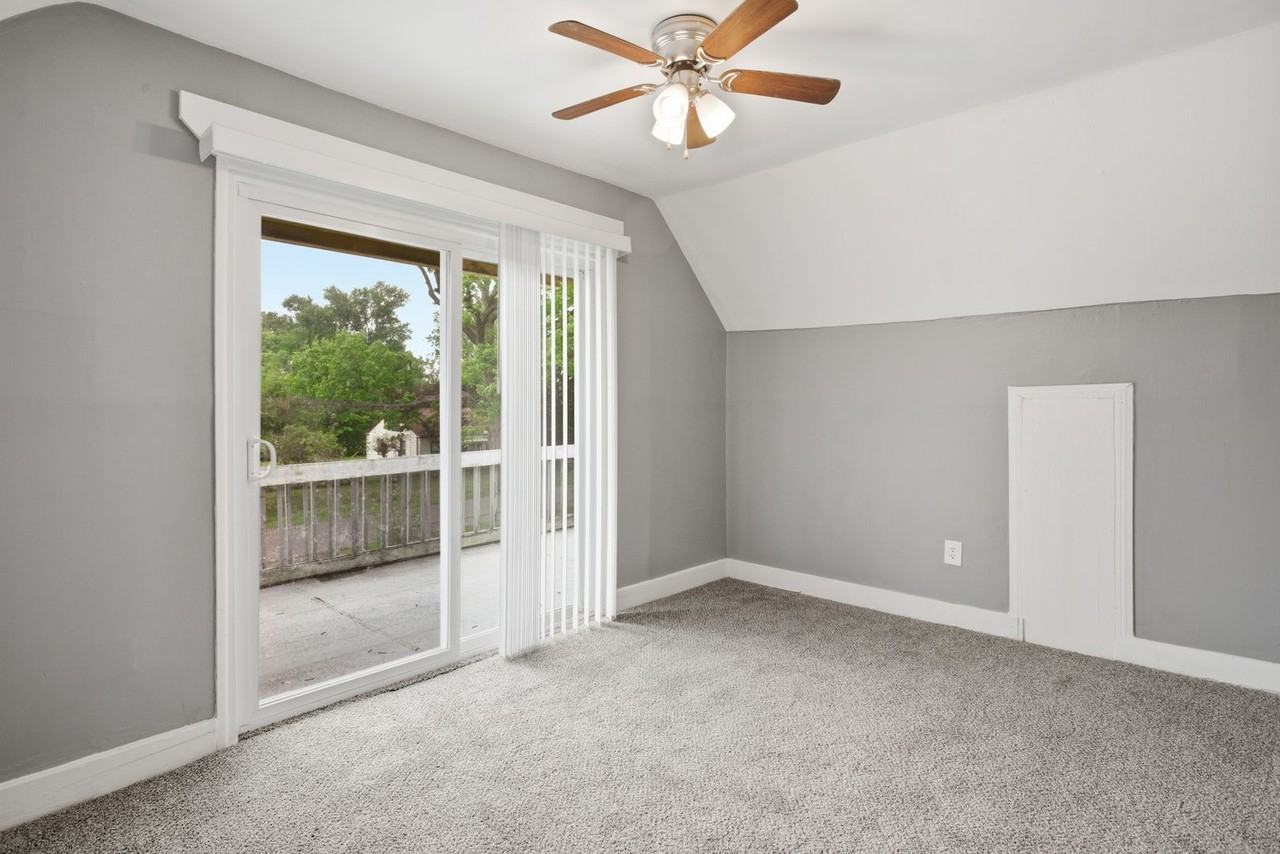 23060 Bernard St - Photo 7 of 46