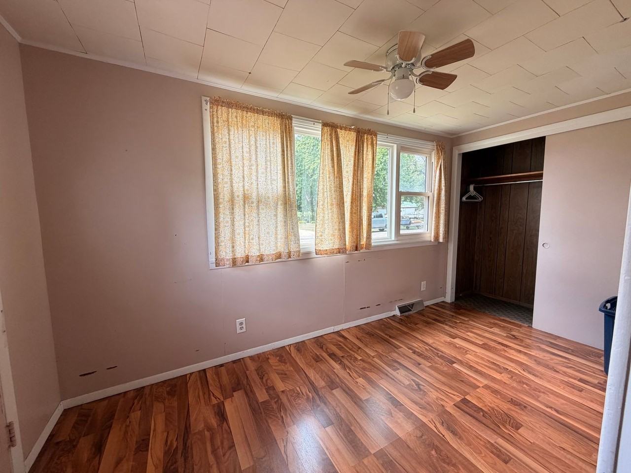 311 Hansen Ave - Photo 2 of 9