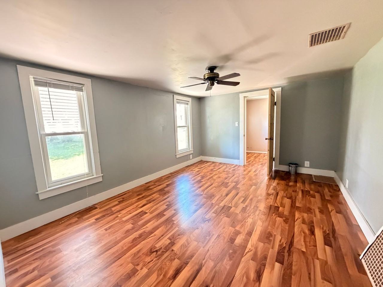 311 Hansen Ave - Photo 3 of 9