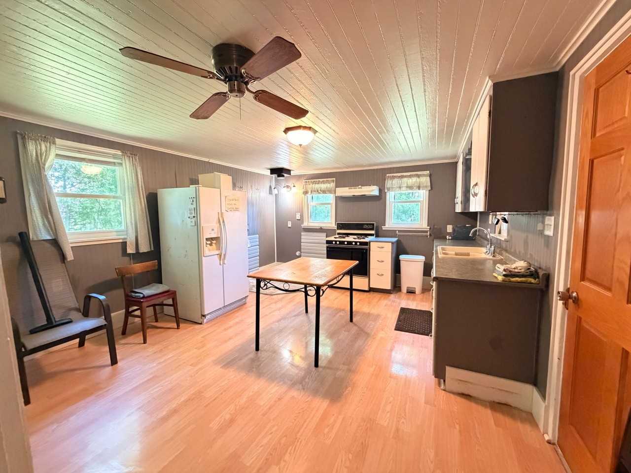 311 Hansen Ave - Photo 4 of 9