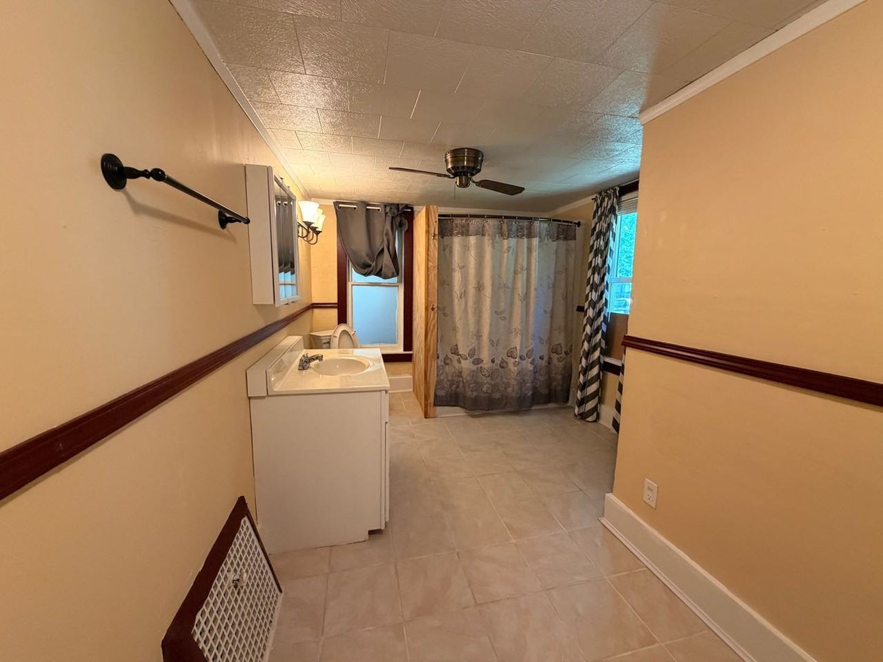 311 Hansen Ave - Photo 5 of 9