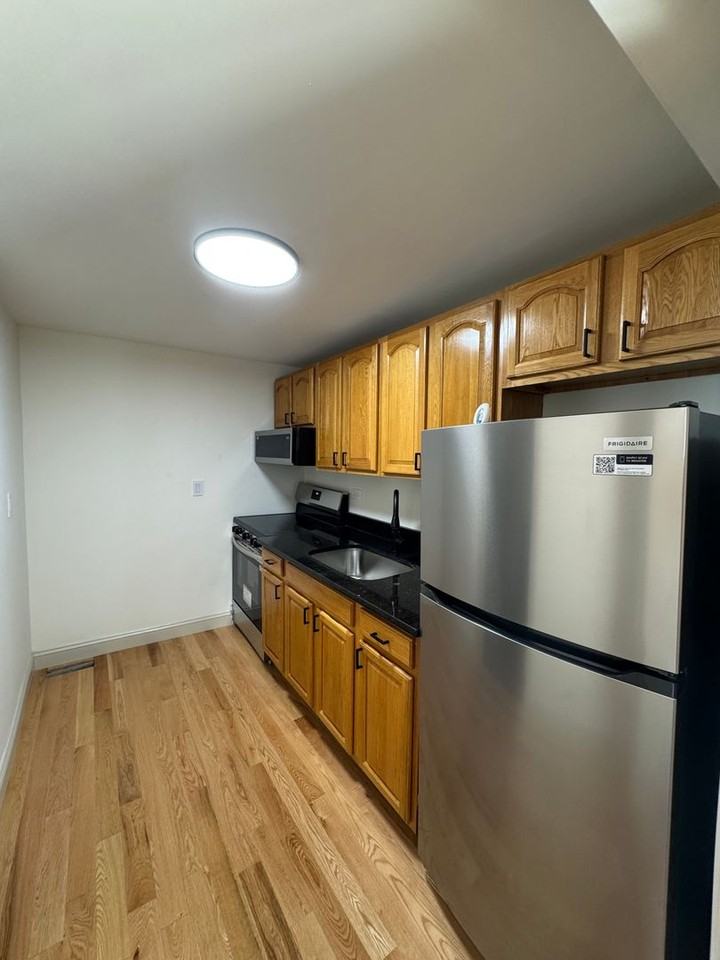 51 Summit St - Photo 2 of 10