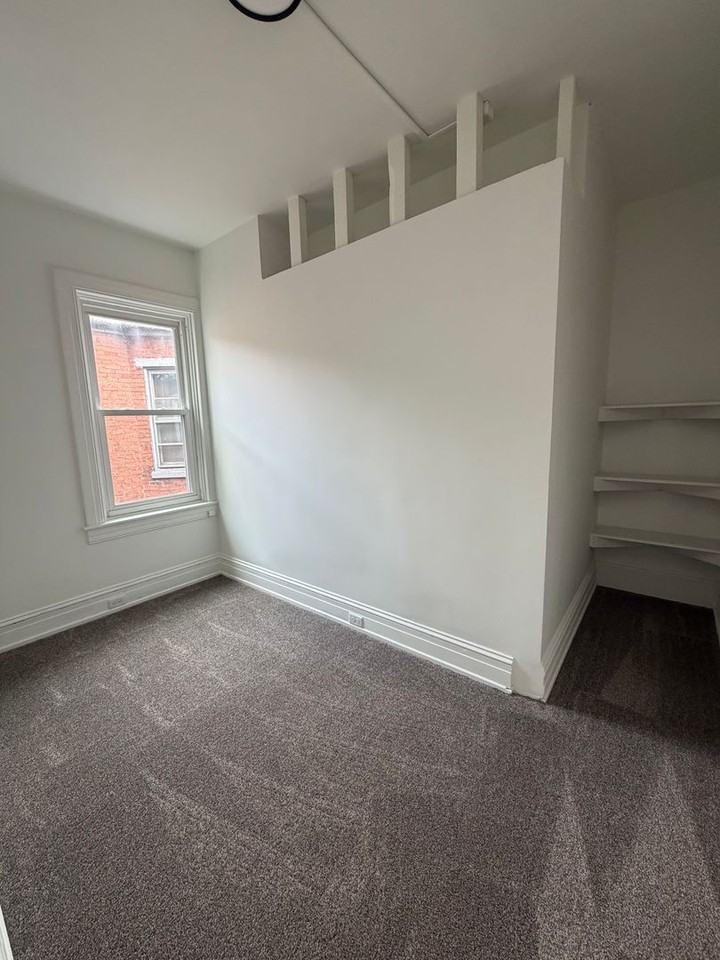 110 Beaver St - Photo 4 of 25