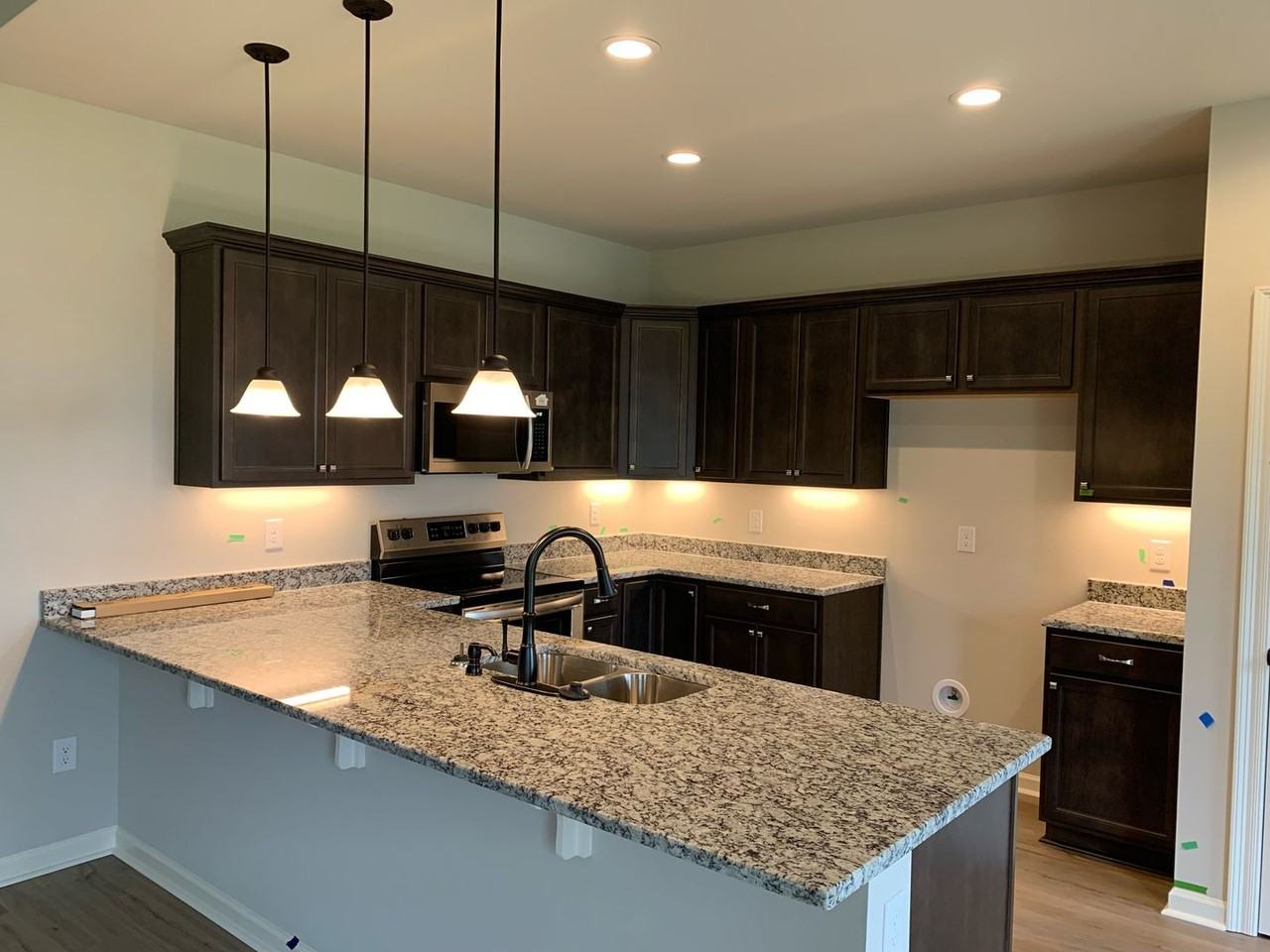 20460 Lattice Pl - Photo 2 of 8