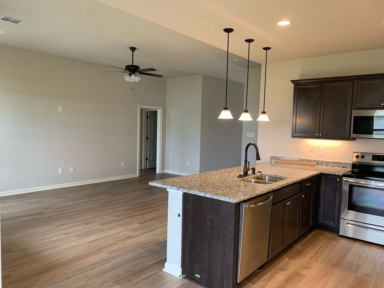 20460 Lattice Pl - Photo 3 of 8