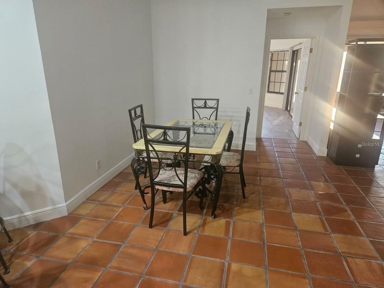 123 Coventry Ln - Photo 4 of 15