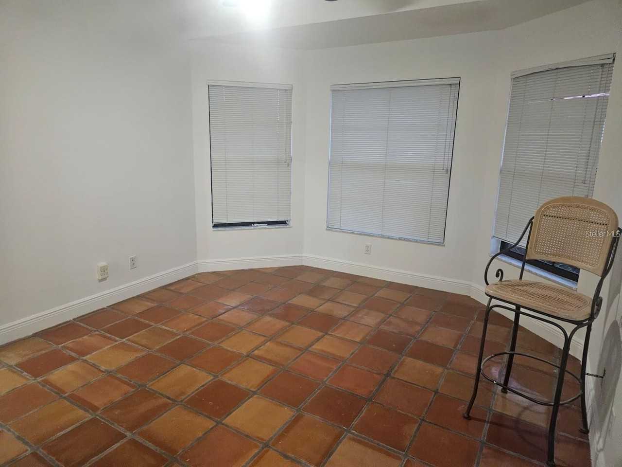 123 Coventry Ln - Photo 5 of 15