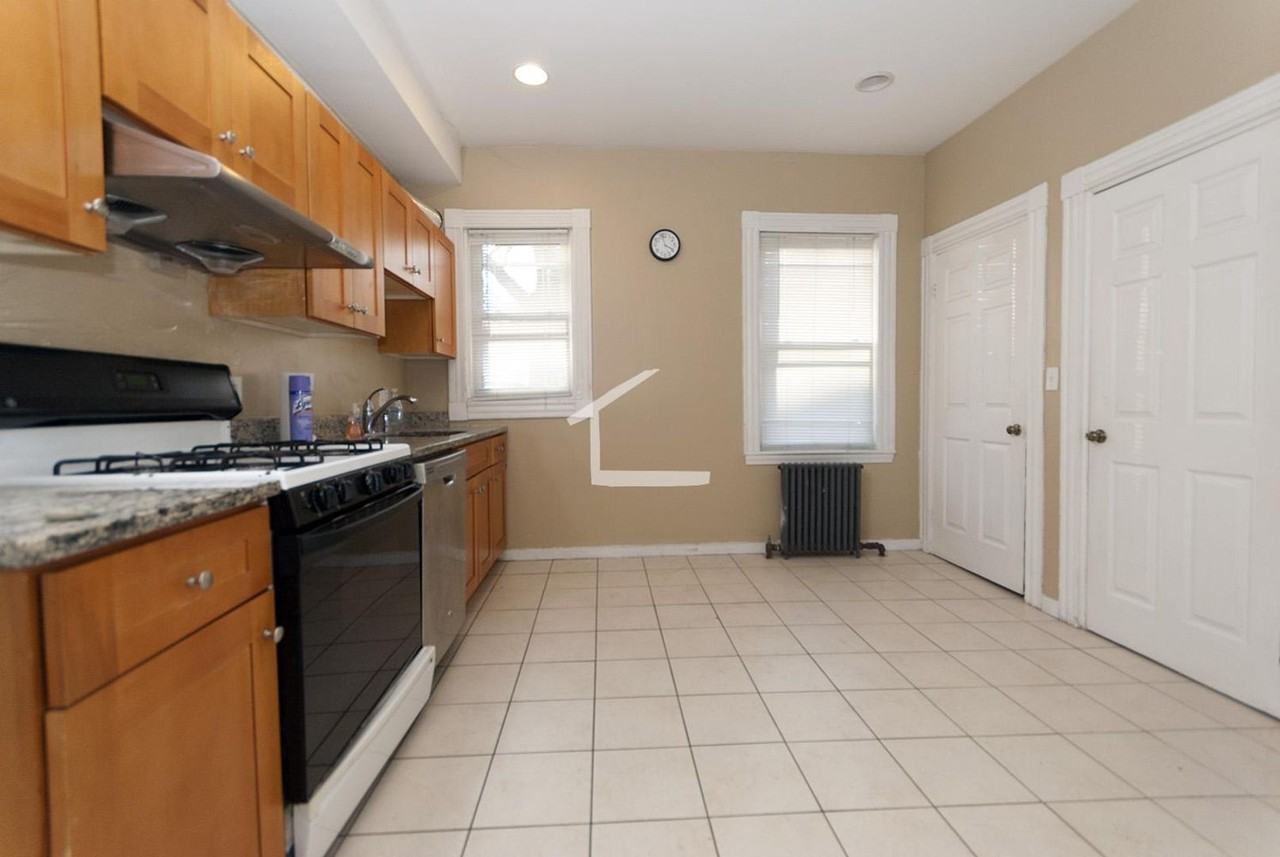 10 Haskell St - Photo 2 of 12