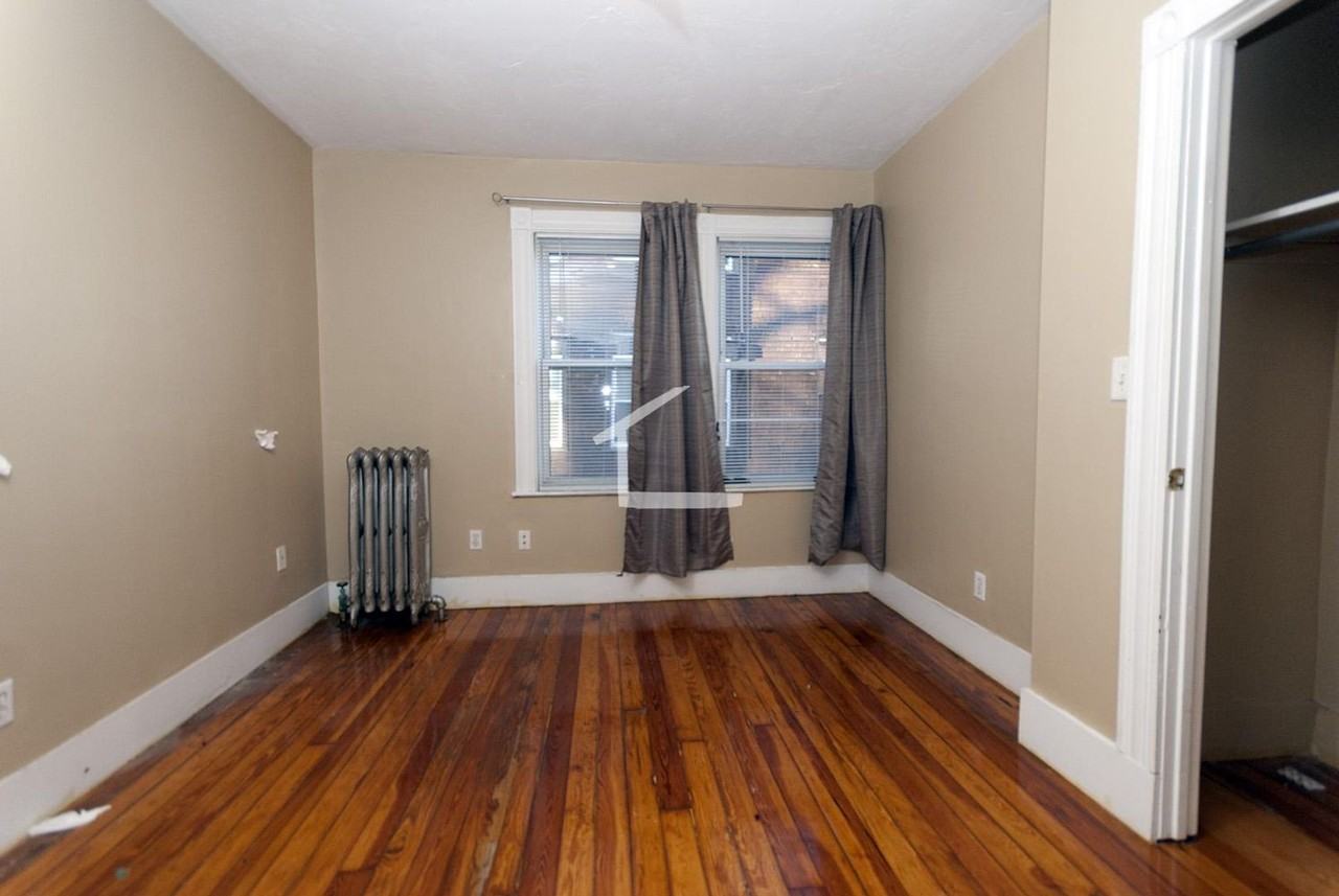 10 Haskell St - Photo 7 of 12