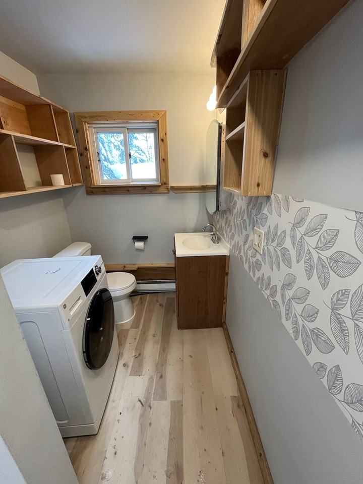 379 Division St - Photo 5 of 8