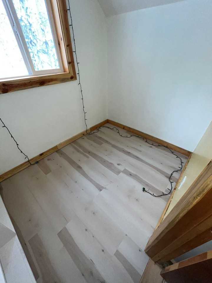 379 Division St - Photo 7 of 8
