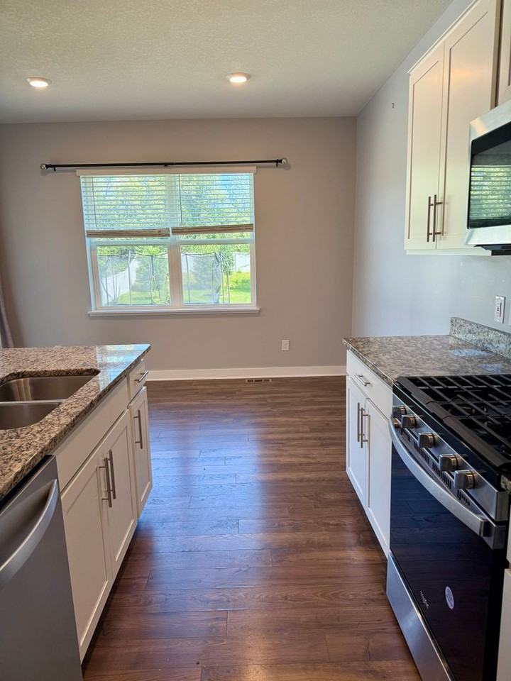 13144 Zachary Ln N - Photo 3 of 32