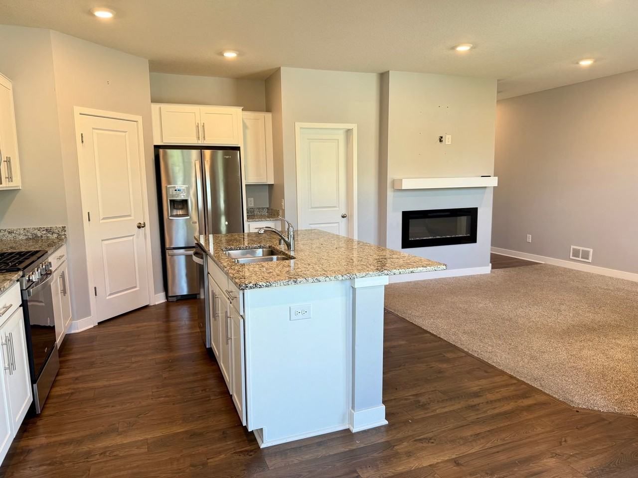 13144 Zachary Ln N - Photo 4 of 32